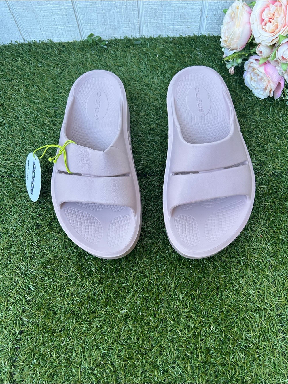 OOFOS
WOMEN OOMEGA OOAHH
SANDAL STARDUST
size 7 gently used - Picture 8 of 16